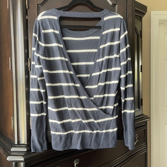 NWT Chaser L/S Wrap Back Linen Sweater, Twilight Stripe, Medium - Picture 6 of 7